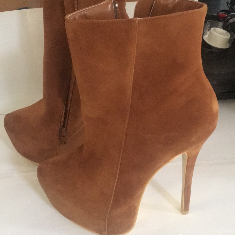 Shoe Republic LA pre owned worn 1 time